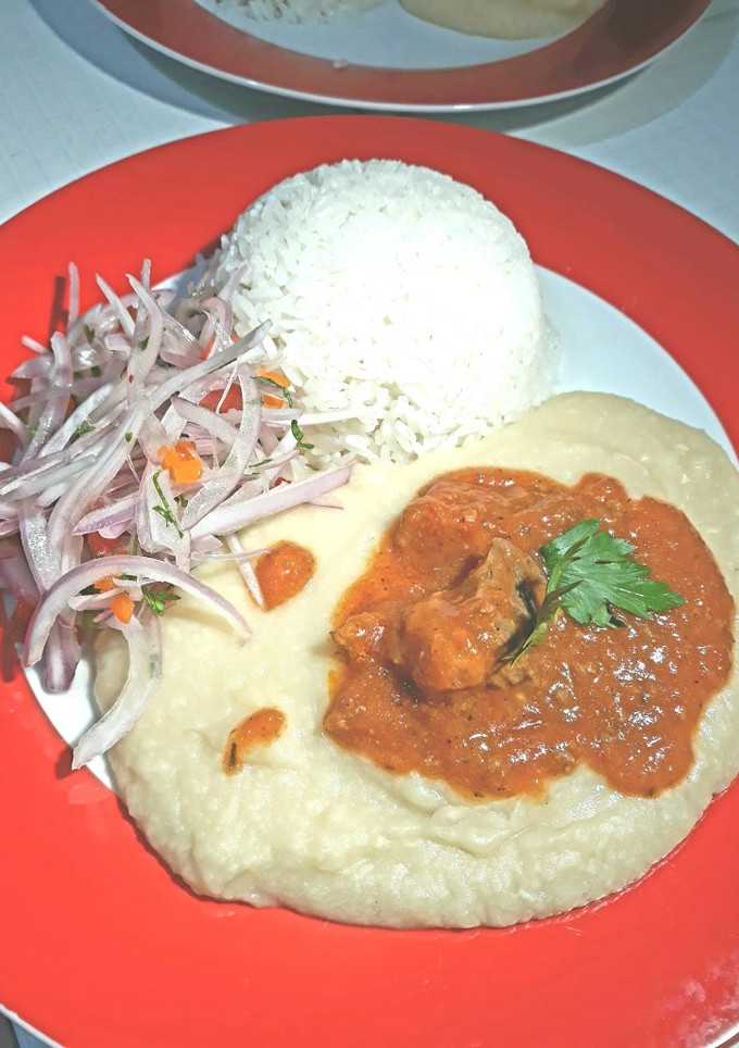 Una foto de Morusa con asado🇵🇪