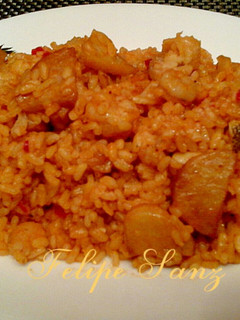 Una foto de Arroz con bacalao y gambas