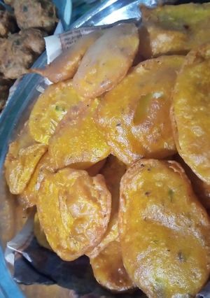 A picture of Aaloo ke pakoday.