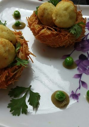 A picture of Aloo Paneer Bird Nest.