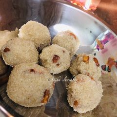 A picture of Rava ladoo  .