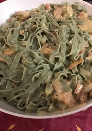 Une photo de Sauce fromagère au jambon, champignons, câpres et deux fromages (pour pâtes)