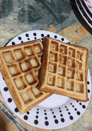 Una foto de Waffles de harina de avena con peras