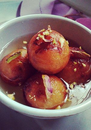 A picture of Apple gulab jamun.