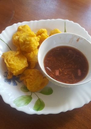 A picture of Viazi Karai/hot & sweet tamarind sauce.