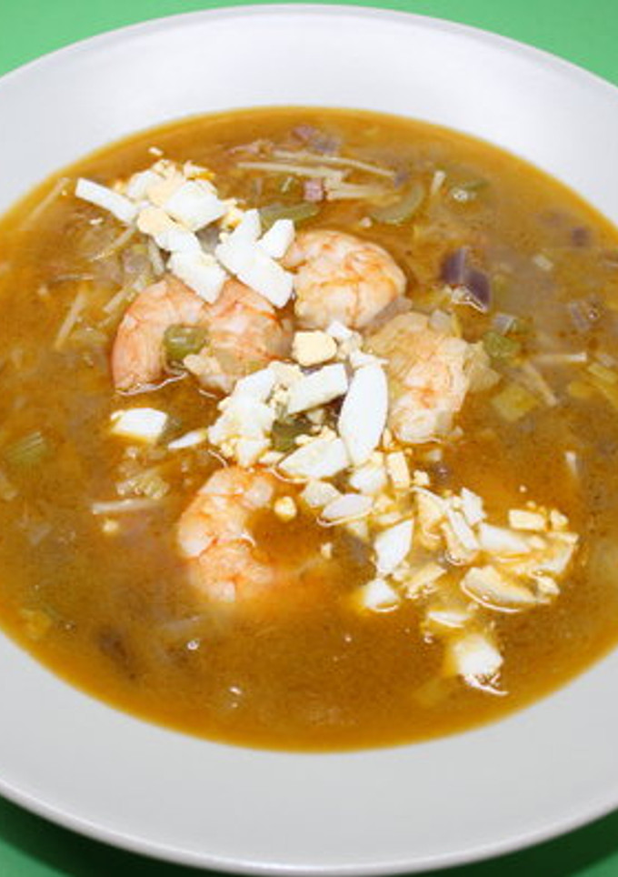 Una foto de Sopa de langostinos y jamón