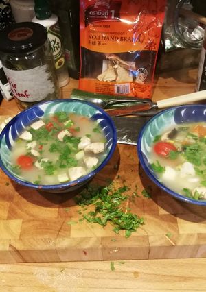 A picture of Noodle soup (Tom Yam soup).