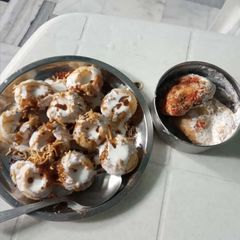 A picture of Dahi Papdi.