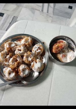 A picture of Dahi Papdi.