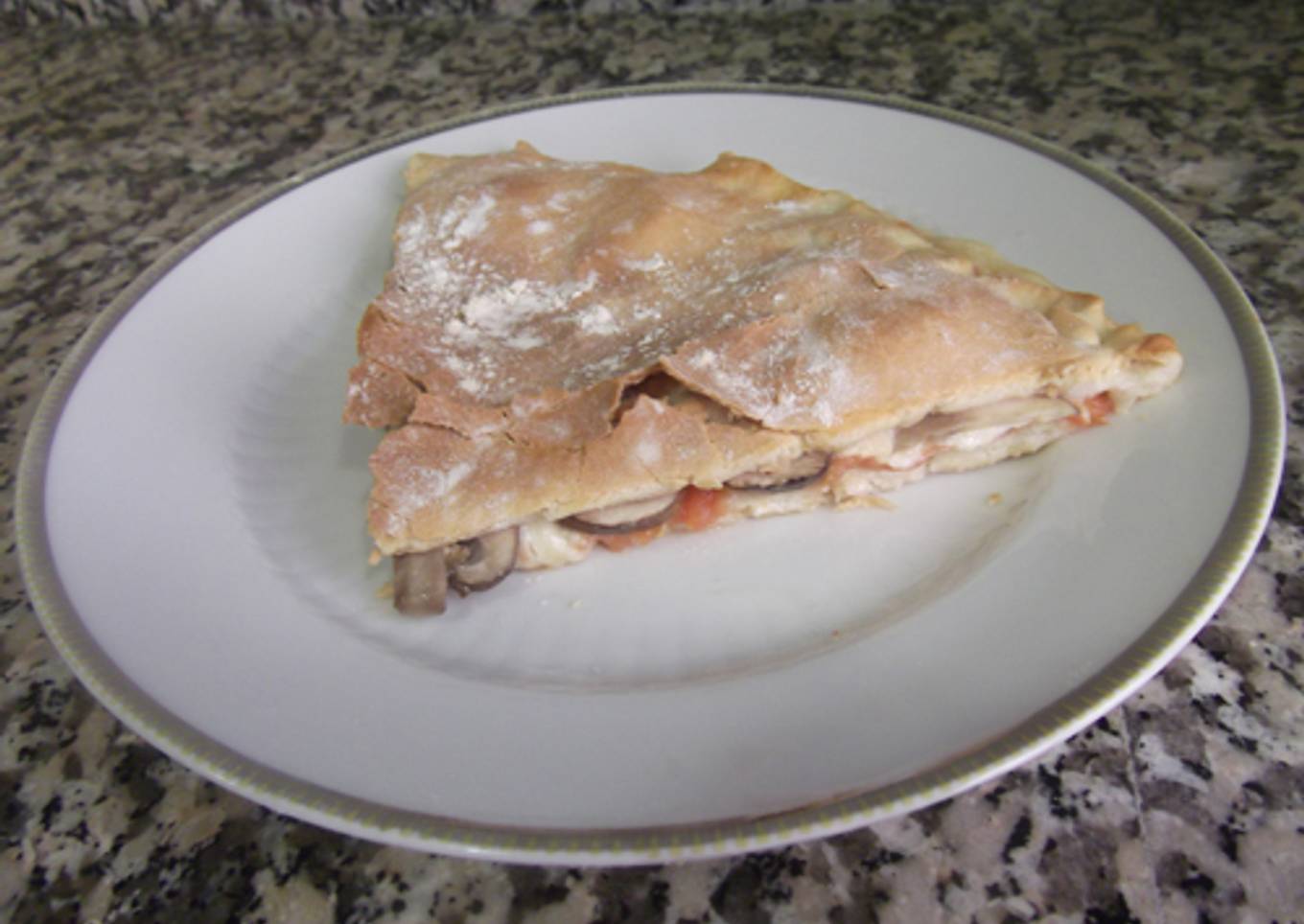 Calzone de champiñones portobello y mozzarella fresca
