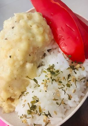 Una foto de PECHUGUITAS DE POLLO CON SALSA BLANCA A LA MOSTAZA 🤩😋🥰