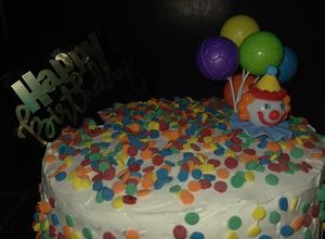 Una foto de Birthday Cake con Compota de Durazno