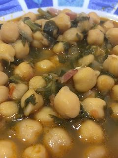 Una foto de Garbanzos con espinacas