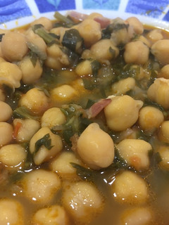 Una foto de Garbanzos con espinacas