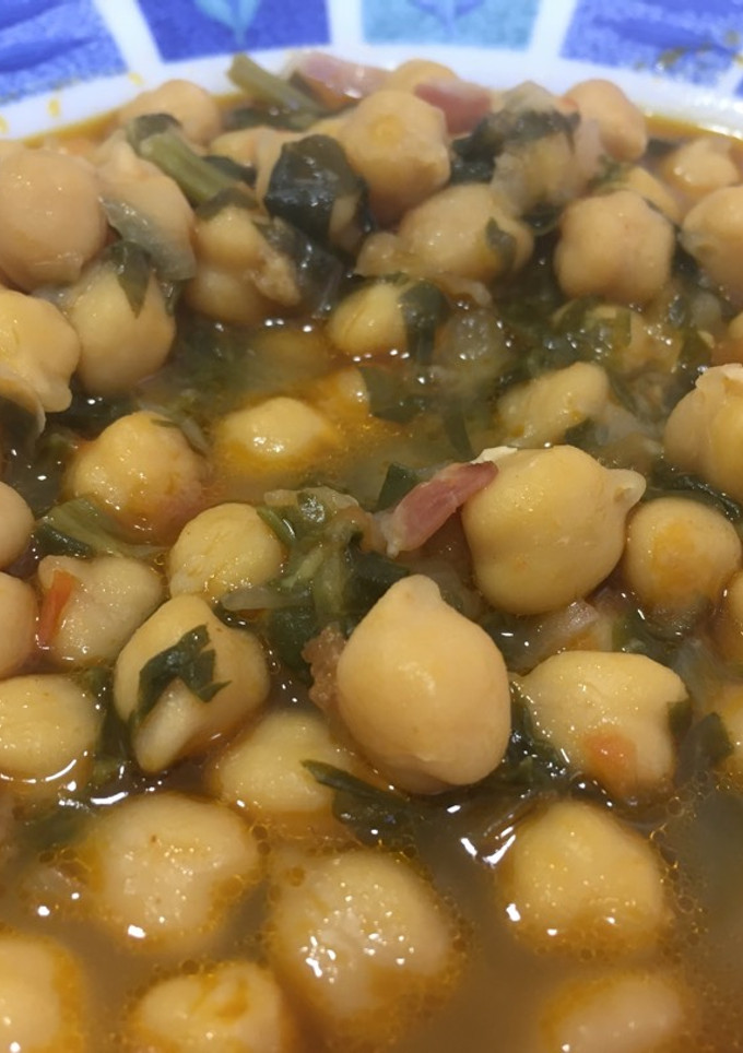 Una foto de Garbanzos con espinacas