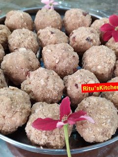 आटे वाले गुड के लड्डू (aate wale gur ke ladoo recipe in Hindi) रेसिपी मुख्य फोटो