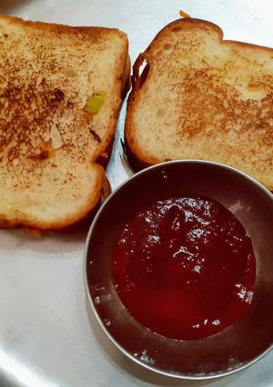 பிரட் சாண்ட்விச் (Bread sandwich recipe in tamil) செய்முறை முக்கிய புகைப்படம்