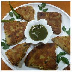 A picture of Stuffed Masala Roti.