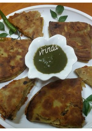 A picture of Stuffed Masala Roti.