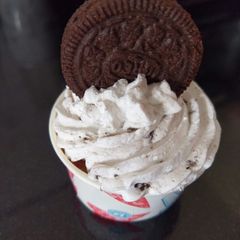 A picture of Oreo Cup cakes.