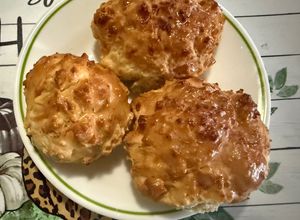 Hình của món Bánh Biscuit Thảo Mộc Tỏi (Garlic Herb Biscuit Mix).