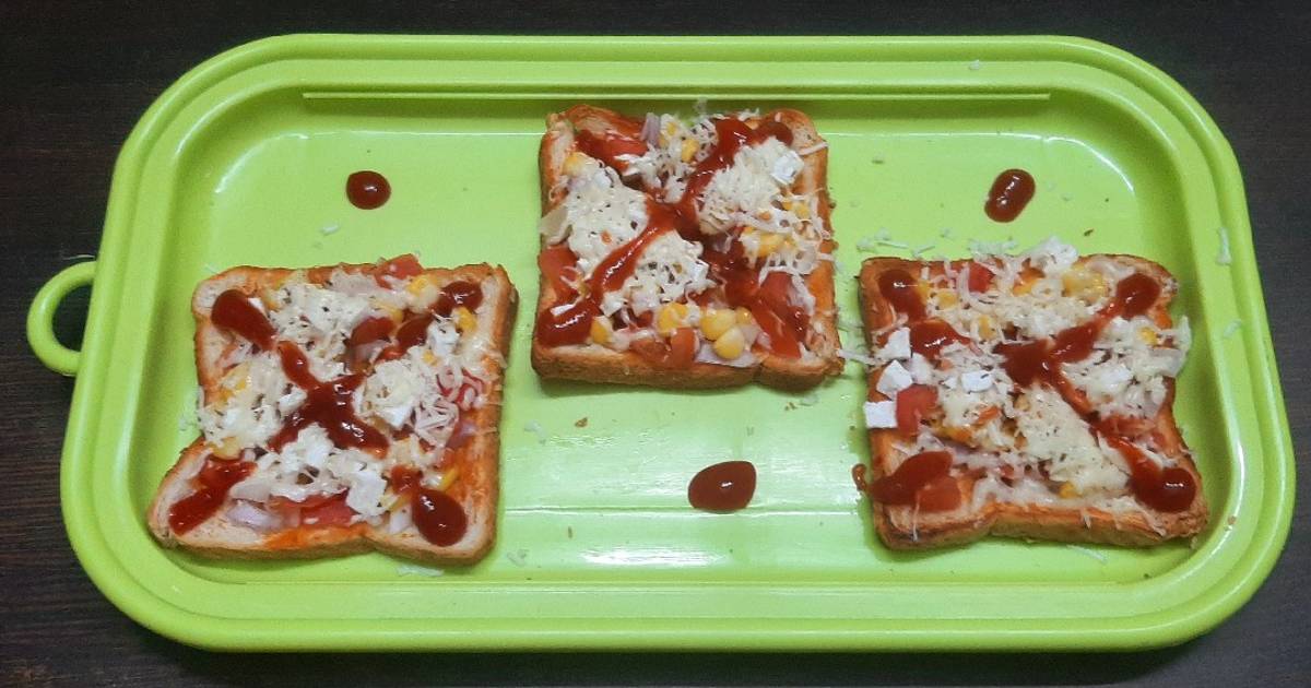 Bread pizza Recipe by Monika Jain ( Homechef) Cookpad