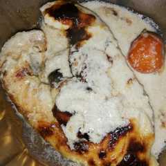 Una foto de Salmón al horno con queso azul