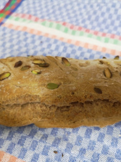 Una foto de Pan de espelta con pistachos y pipas