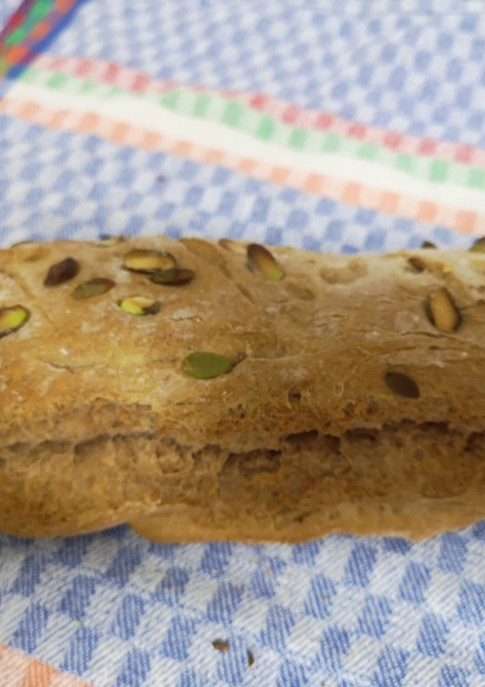 Una foto de Pan de espelta con pistachos y pipas