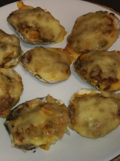 Una foto de Ostras gratinadas con mixto de carne y marisco