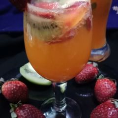 A picture of Fruit sangria.
