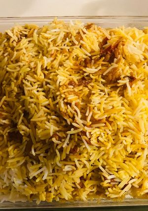 A picture of Chicken biryani or chicken rice.