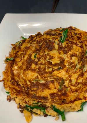 A picture of Chinese chives omelet.