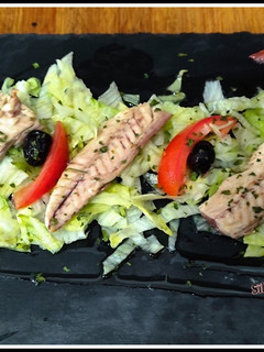 Una foto de Ensalada de caballa en conserva