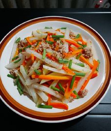 thịt heo xào su hào