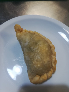 Una foto de Empanadas de carne cortada a cuchillo