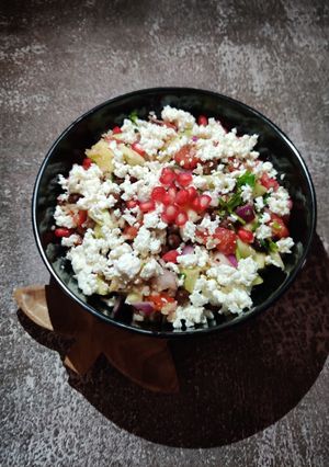 A picture of Brown rice chana salad.