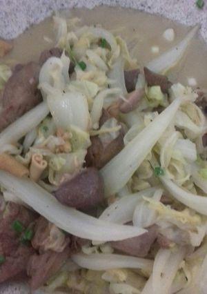 Hình của món Lòng gà xào cải thảo.