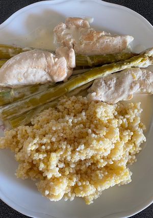 Une photo de Aiguillettes de poulet au citron 🍋 et aux asperges