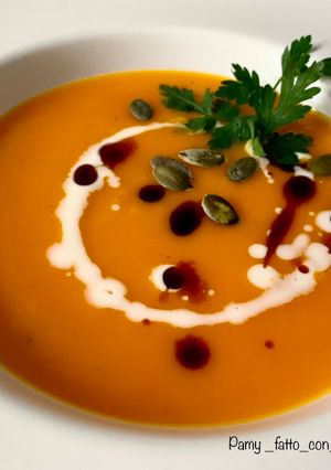 Foto di Vellutata di zucca con sidro di mele e gocce di aceto balsamico