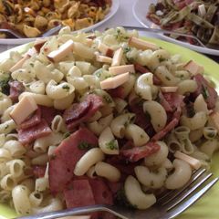 A picture of Bacon and smoked cheddar pasta in mint-lemon dressing.
