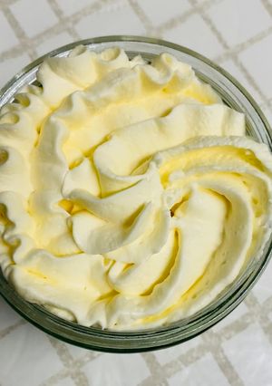 A picture of Milk jelly pudding topped with sweetened whipped cream.