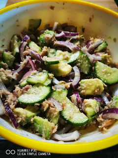 Avokádós tonhal saláta recept fotója