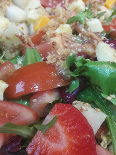 Una foto de Ensalada de pera, queso y nueces