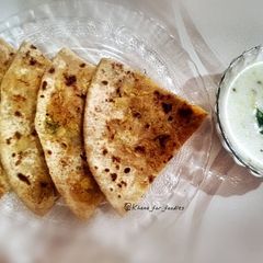 A picture of Aloo ka paratha.