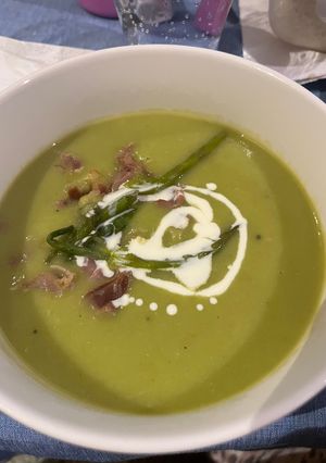 Una foto de Sopa crema de espárragos