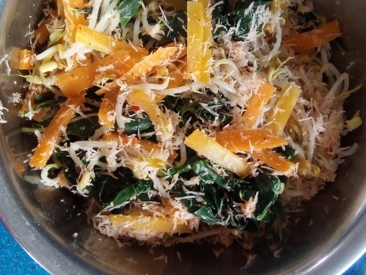 Bagaimana Menyiapkan Urap daun singkong Anti Gagal