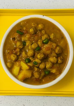 आलू और मिनी सोया चंक्स की सब्जी रेसिपी मुख्य फोटो
