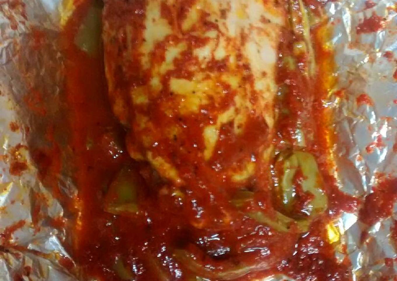 Mixiote de pollo en adobo con nopales
