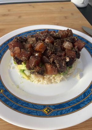 Una foto de Tartar de atún con arroz